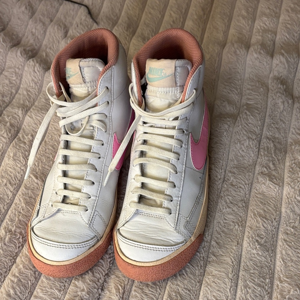 Nike Women's Sneakers - White and Pink